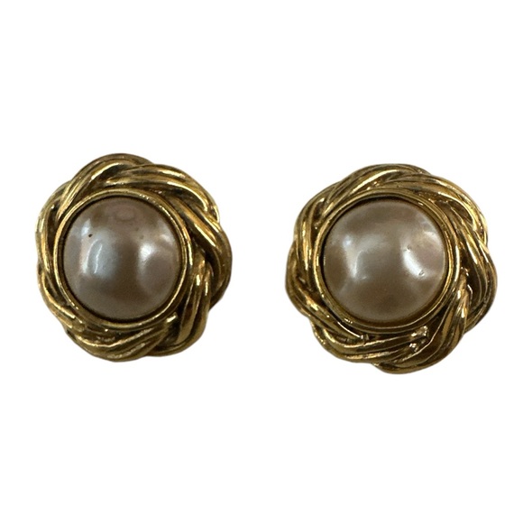 Chanel pearl earrings - Picture 2 of 4